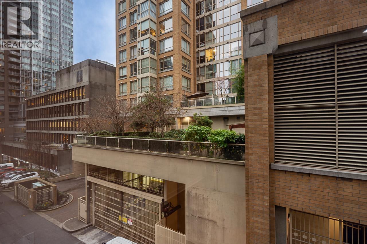 311 819 Hamilton Street, Vancouver, British Columbia  V6B 6M2 - Photo 31 - R3072337