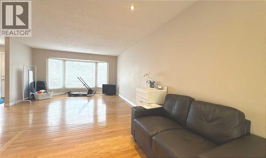 6111 26 Avenue Ne, Calgary, Alberta  T1Y 3T9 - Photo 8 - A2272515