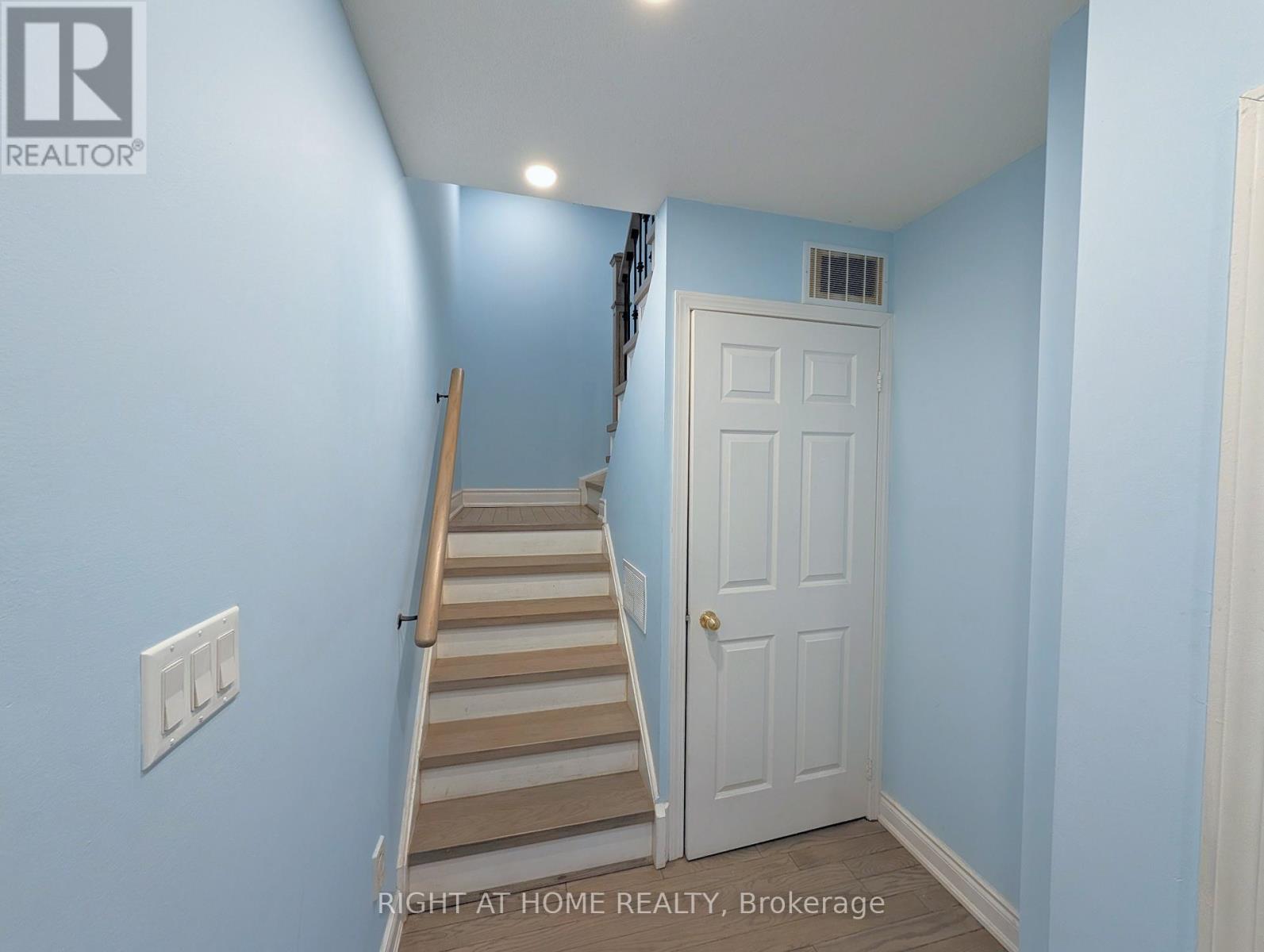 16 Thornharrold Street, Ajax, Ontario L1S 0B4 - Photo 4 - E12614614