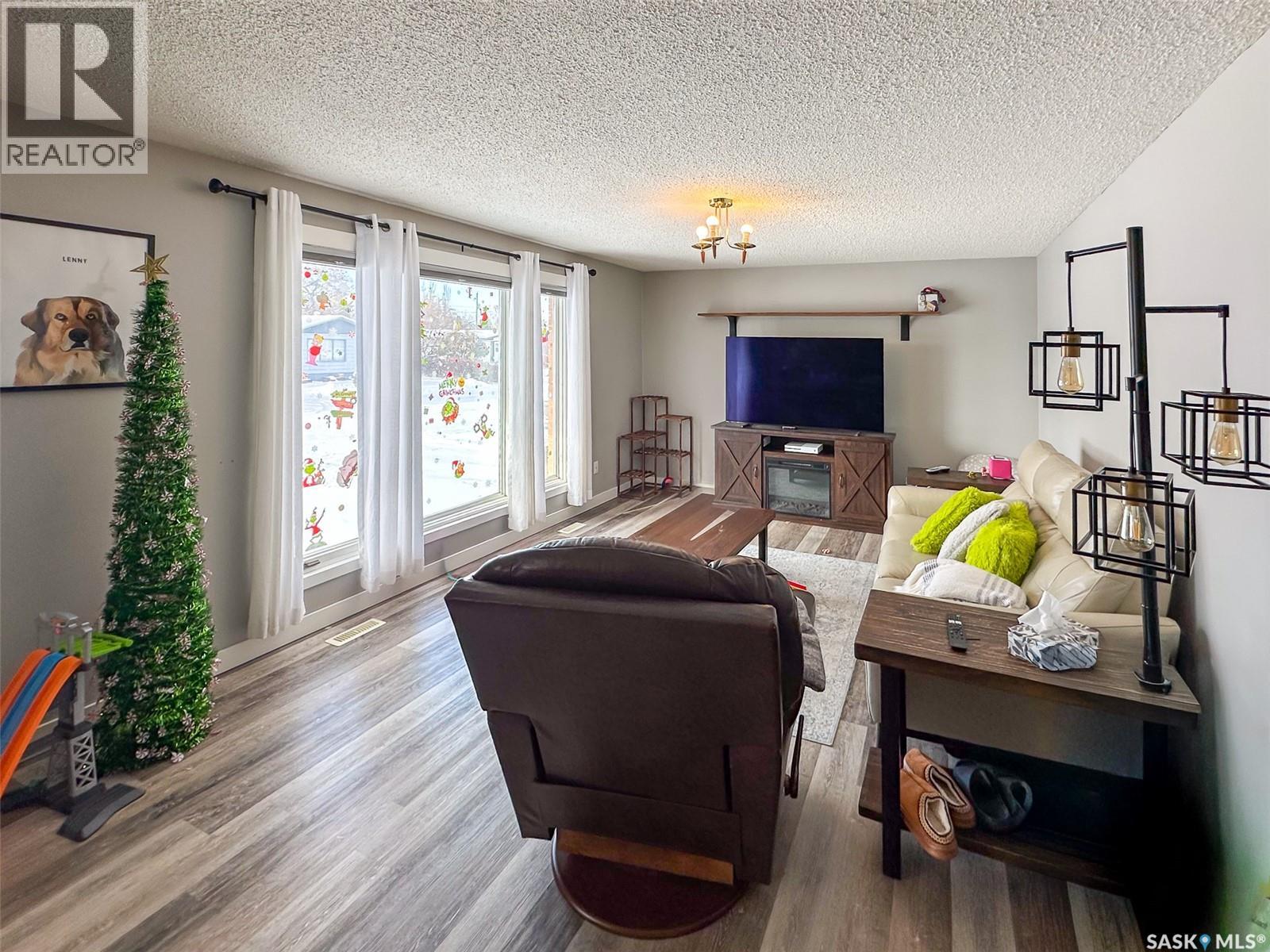 551 1st Street E, Lafleche, Saskatchewan  S0H 2K0 - Photo 10 - SK025434