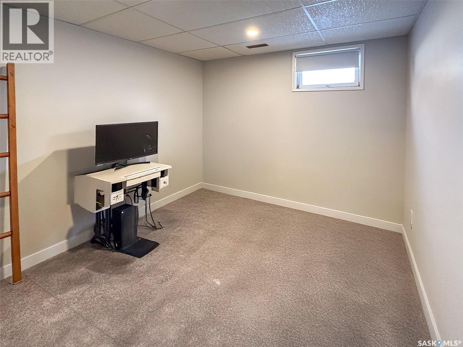 551 1st Street E, Lafleche, Saskatchewan  S0H 2K0 - Photo 21 - SK025434