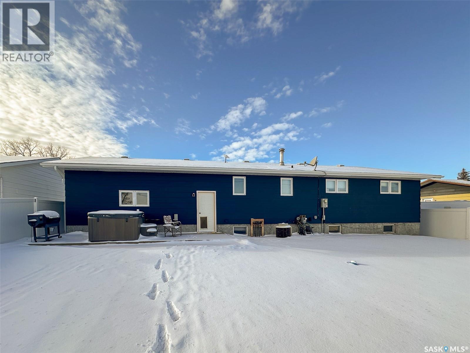 551 1st Street E, Lafleche, Saskatchewan  S0H 2K0 - Photo 3 - SK025434