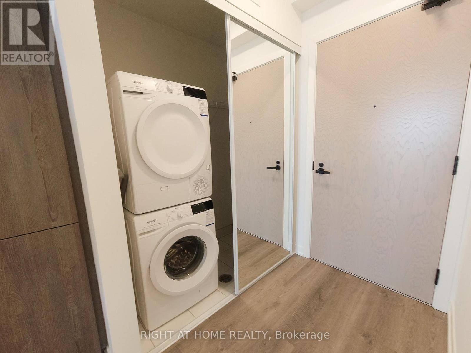 3910 - 8 Interchange Way, Vaughan, Ontario L4K 0R2 - Photo 10 - N12614640