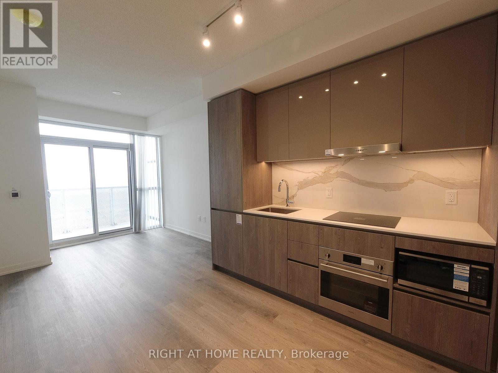 3910 - 8 Interchange Way, Vaughan, Ontario L4K 0R2 - Photo 11 - N12614640