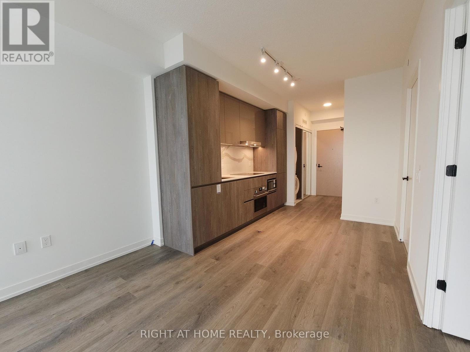 3910 - 8 Interchange Way, Vaughan, Ontario L4K 0R2 - Photo 12 - N12614640