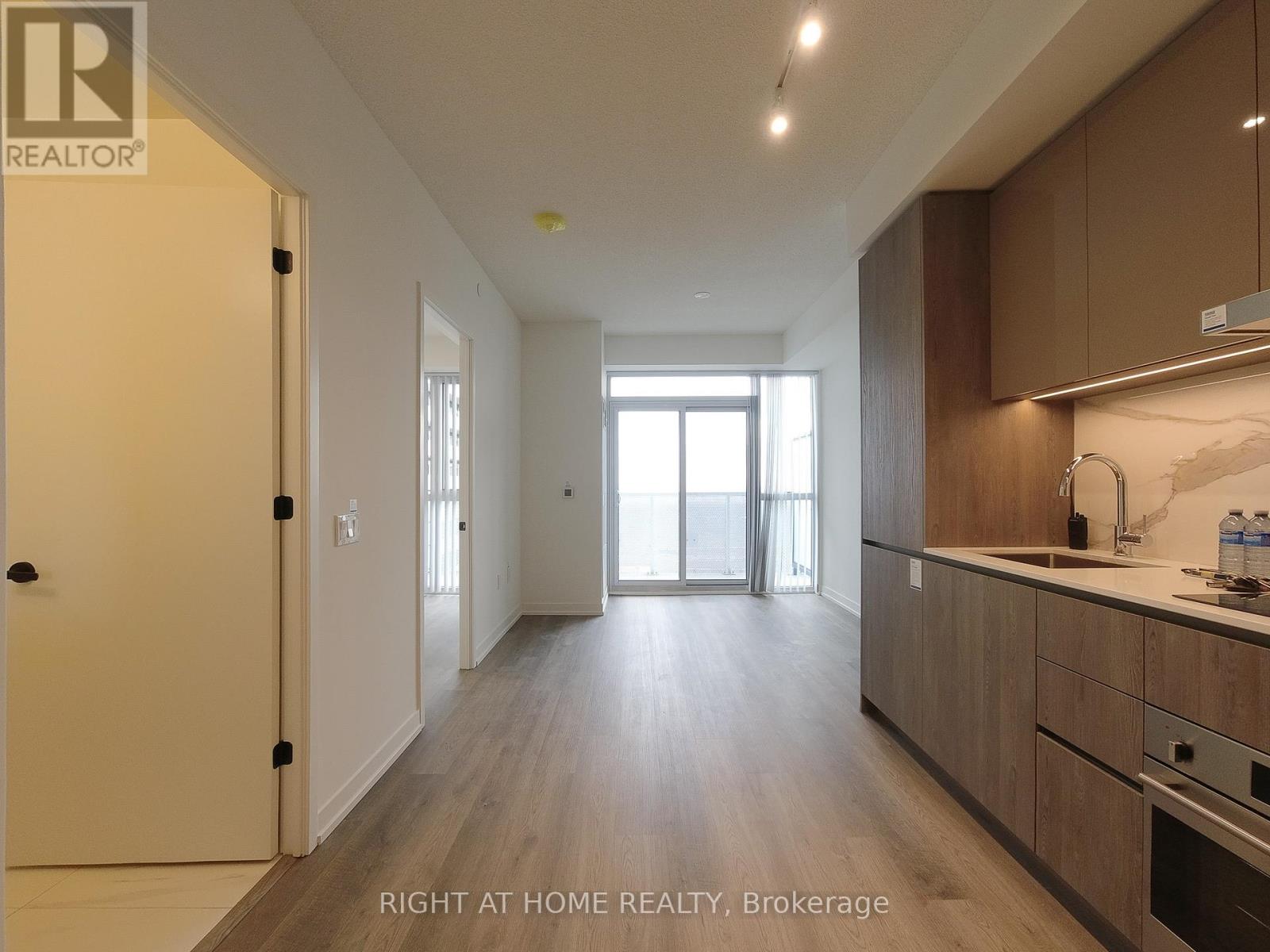 3910 - 8 Interchange Way, Vaughan, Ontario L4K 0R2 - Photo 2 - N12614640