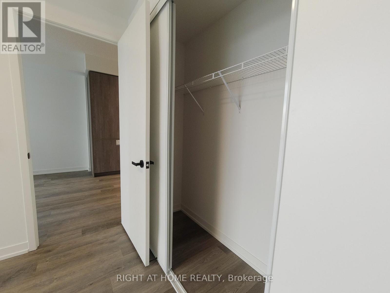 3910 - 8 Interchange Way, Vaughan, Ontario L4K 0R2 - Photo 6 - N12614640