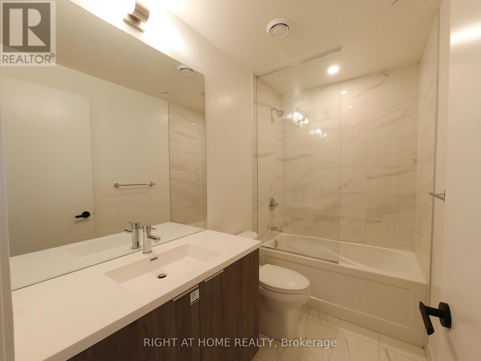 3910 - 8 Interchange Way, Vaughan, Ontario L4K 0R2 - Photo 8 - N12614640