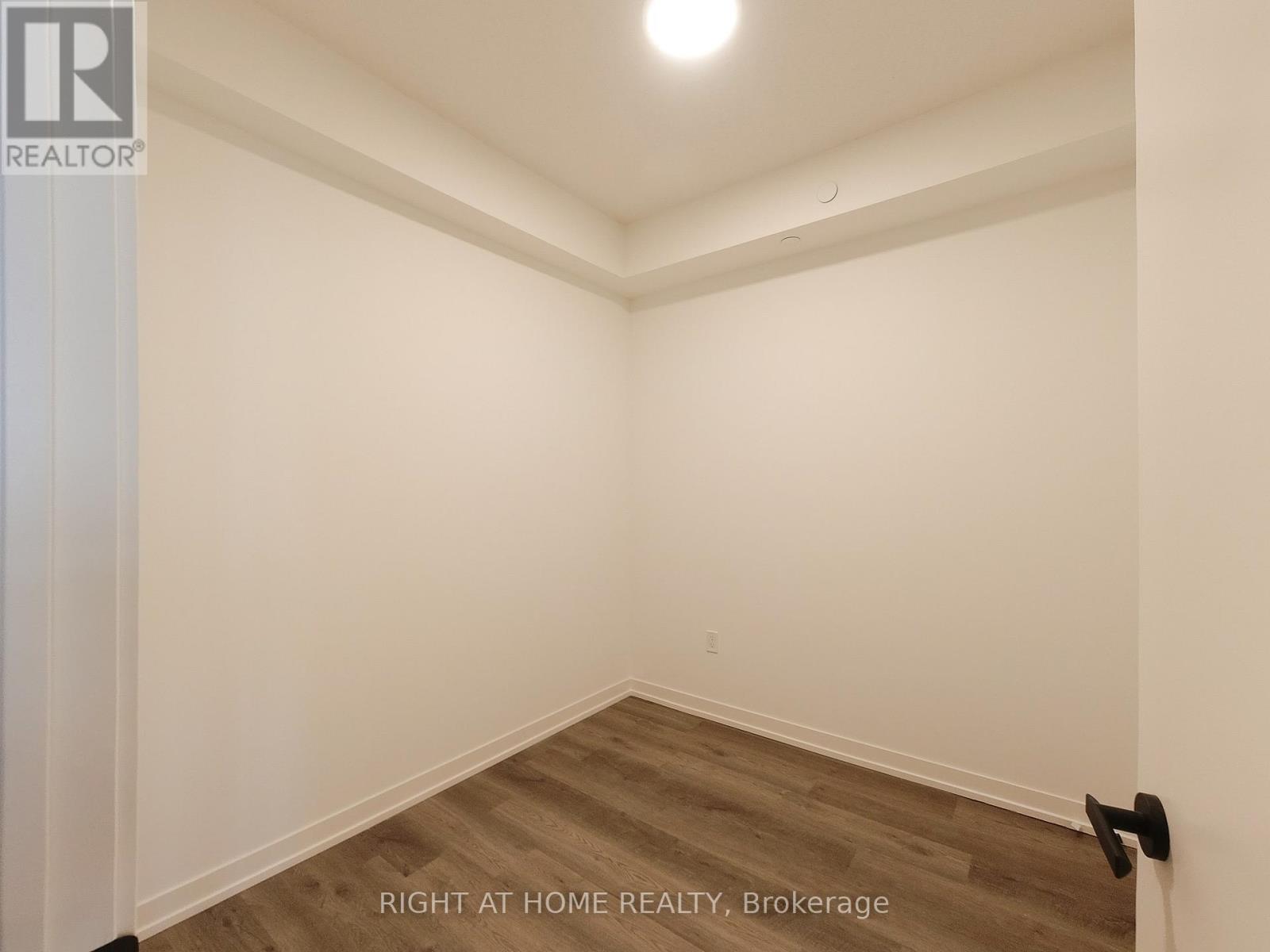 3910 - 8 Interchange Way, Vaughan, Ontario L4K 0R2 - Photo 9 - N12614640