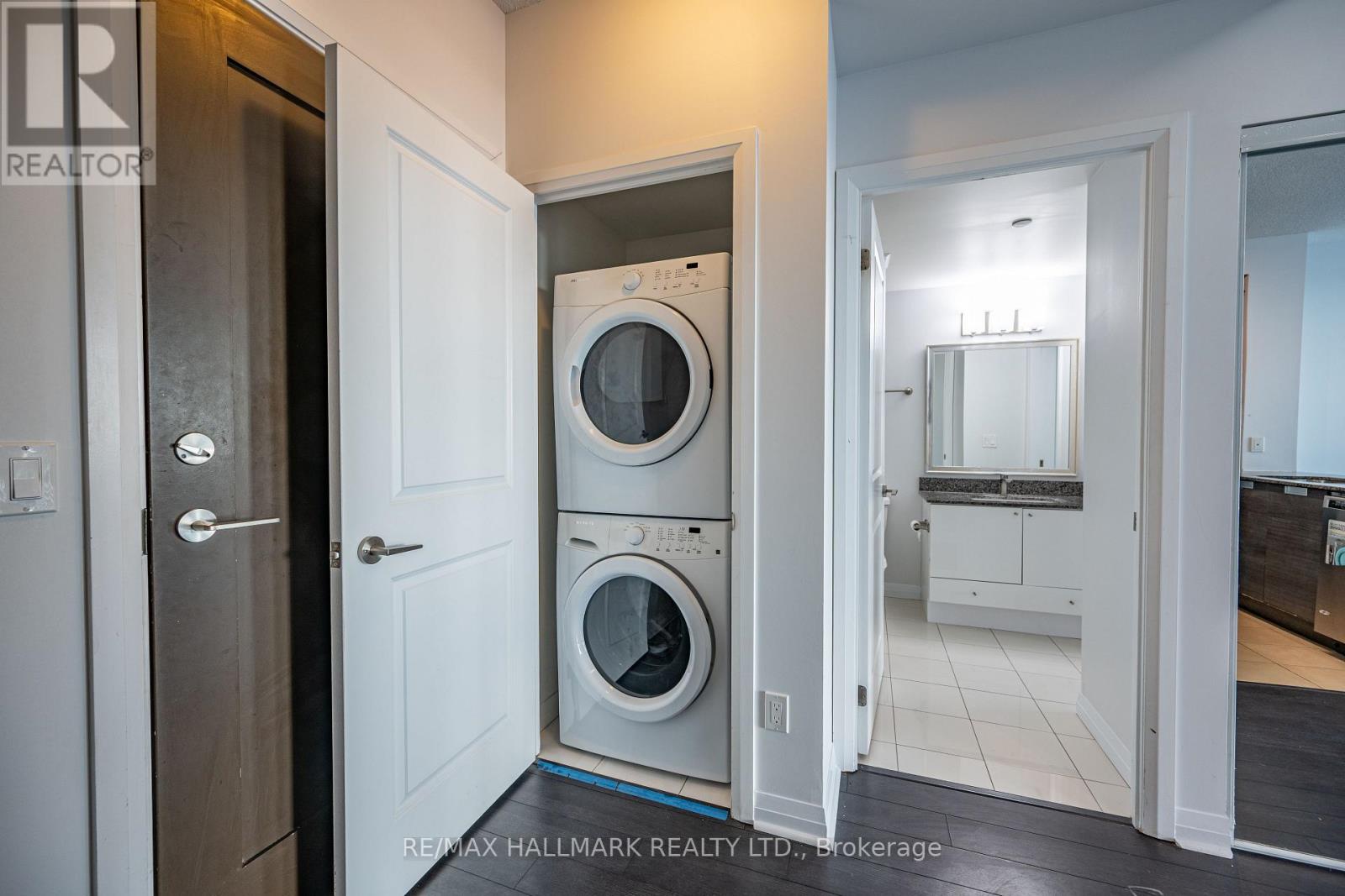 1305 - 75 Eglinton Avenue W, Mississauga, Ontario L5R 0E5 - Photo 10 - W12614602