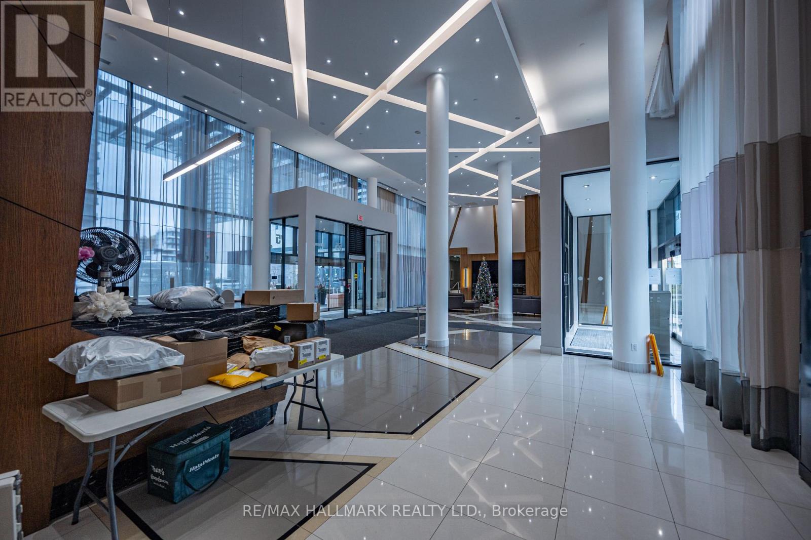 1305 - 75 Eglinton Avenue W, Mississauga, Ontario L5R 0E5 - Photo 7 - W12614602