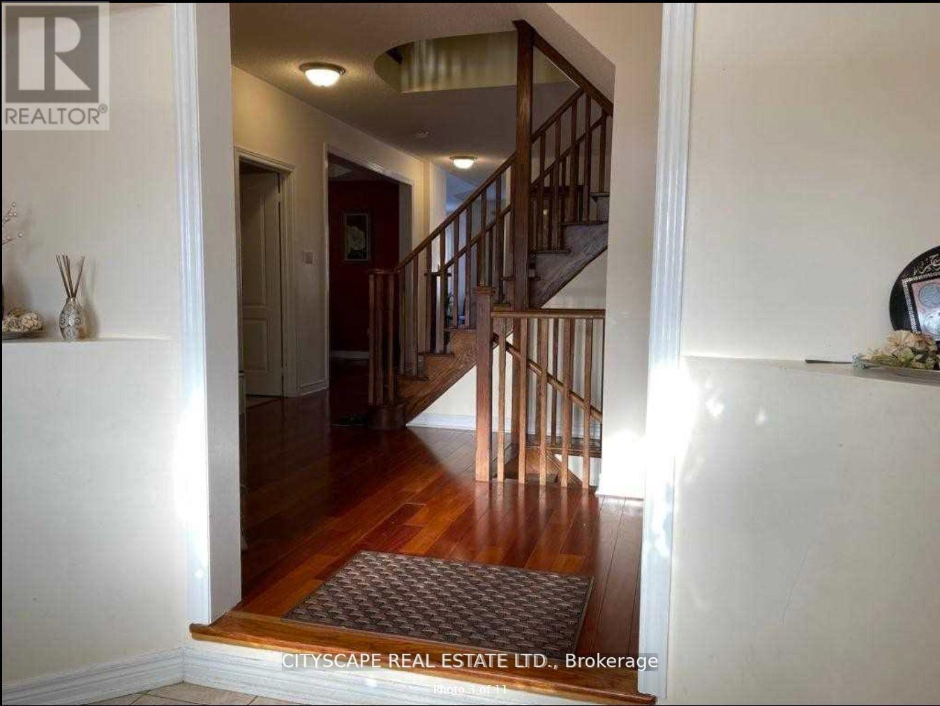 #main - 30 Sea Lion Road, Brampton, Ontario L6V 4P8 - Photo 3 - W12614622