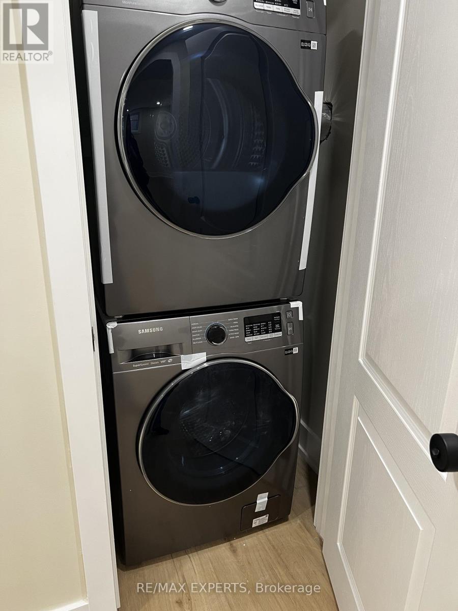 Lower Level - 3131 Lenester Drive, Mississauga, Ontario L5C 2B7 - Photo 11 - W12614624