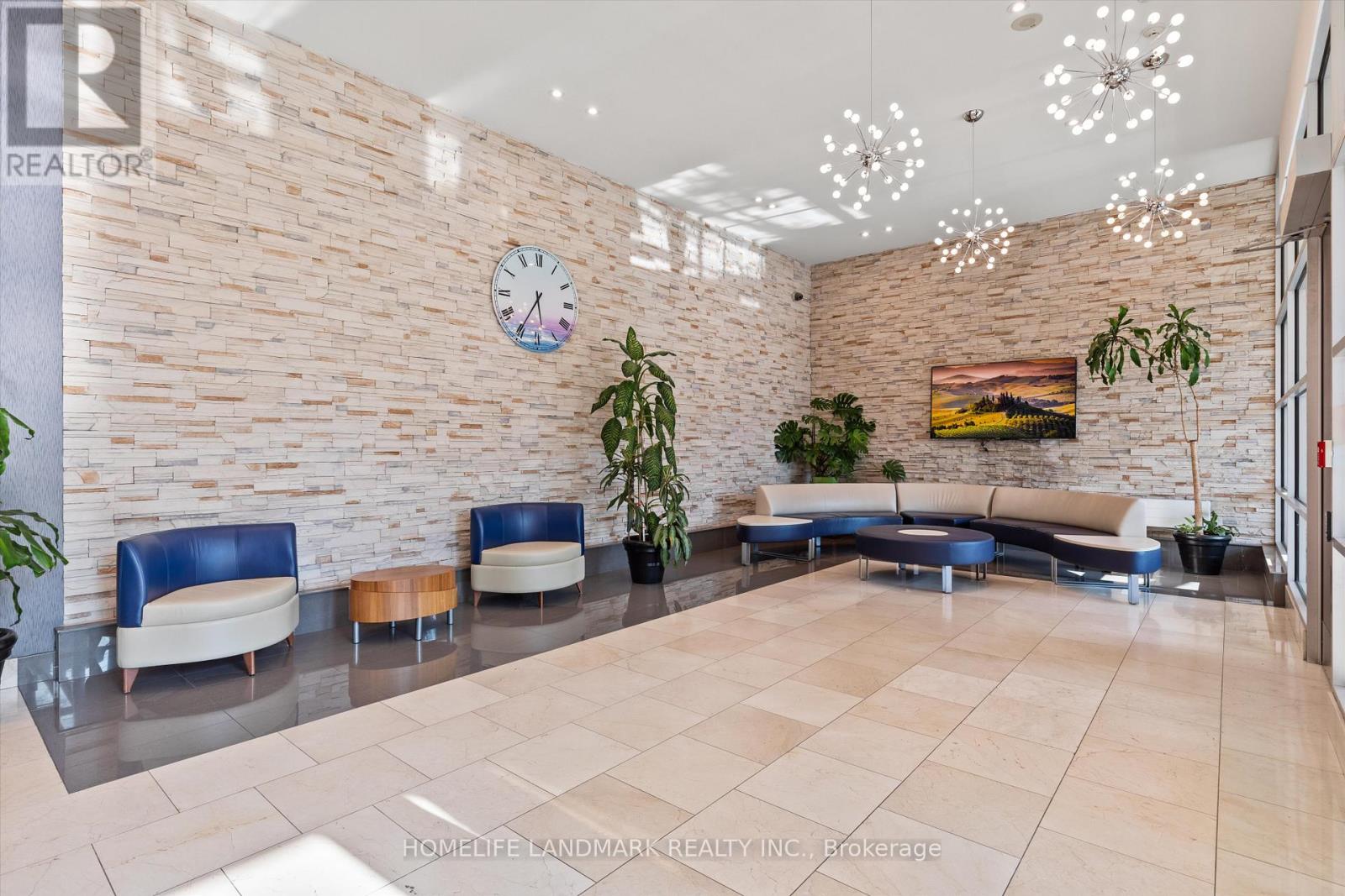 3110 - 3939 Duke Of York Boulevard, Mississauga, Ontario L5B 4N2 - Photo 2 - W12614636