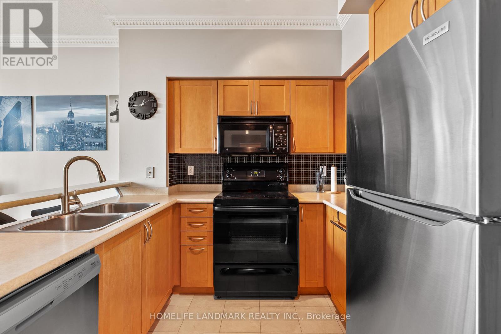 3110 - 3939 Duke Of York Boulevard, Mississauga, Ontario L5B 4N2 - Photo 8 - W12614636