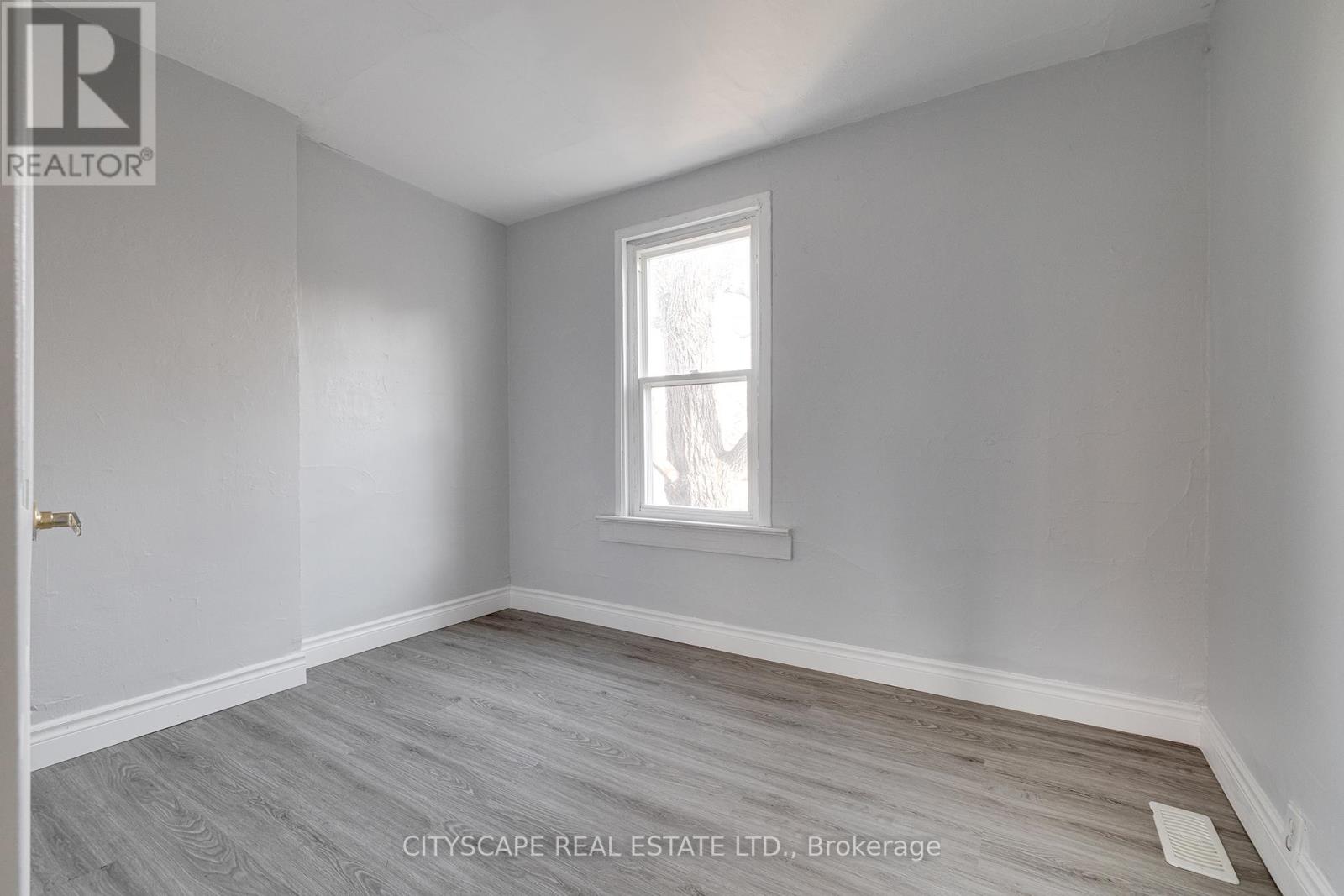 B - 61 Eby Street S, Kitchener, Ontario N2G 3K9 - Photo 13 - X12614616