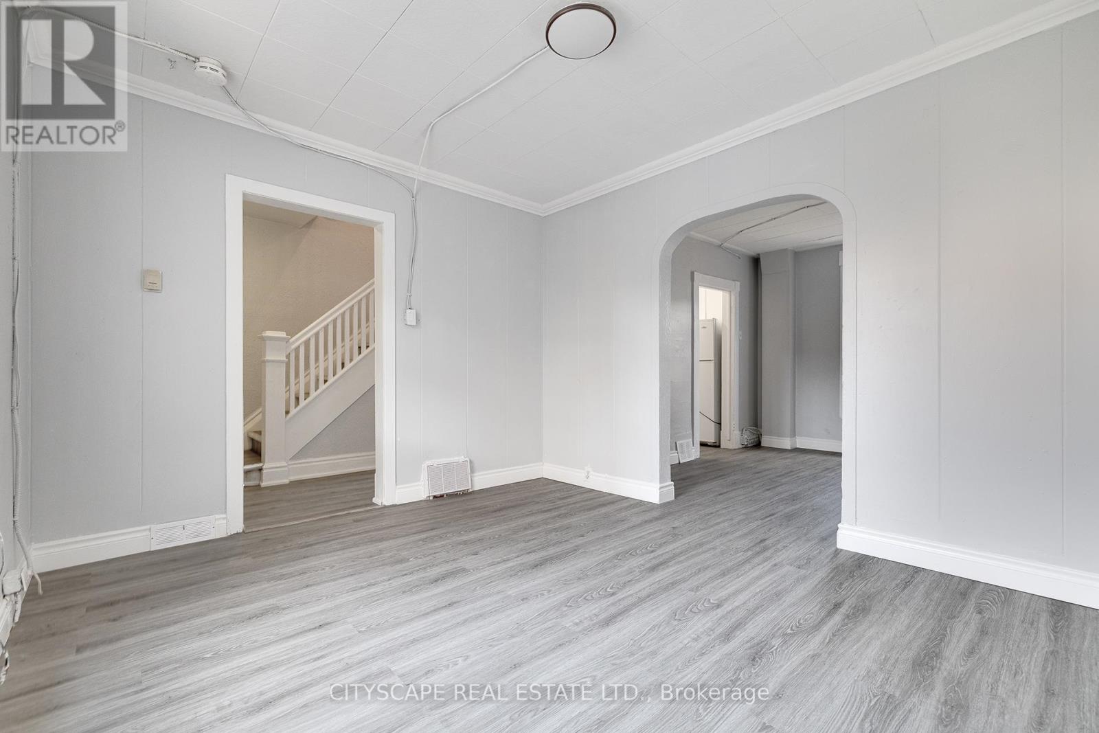 B - 61 Eby Street S, Kitchener, Ontario N2G 3K9 - Photo 5 - X12614616