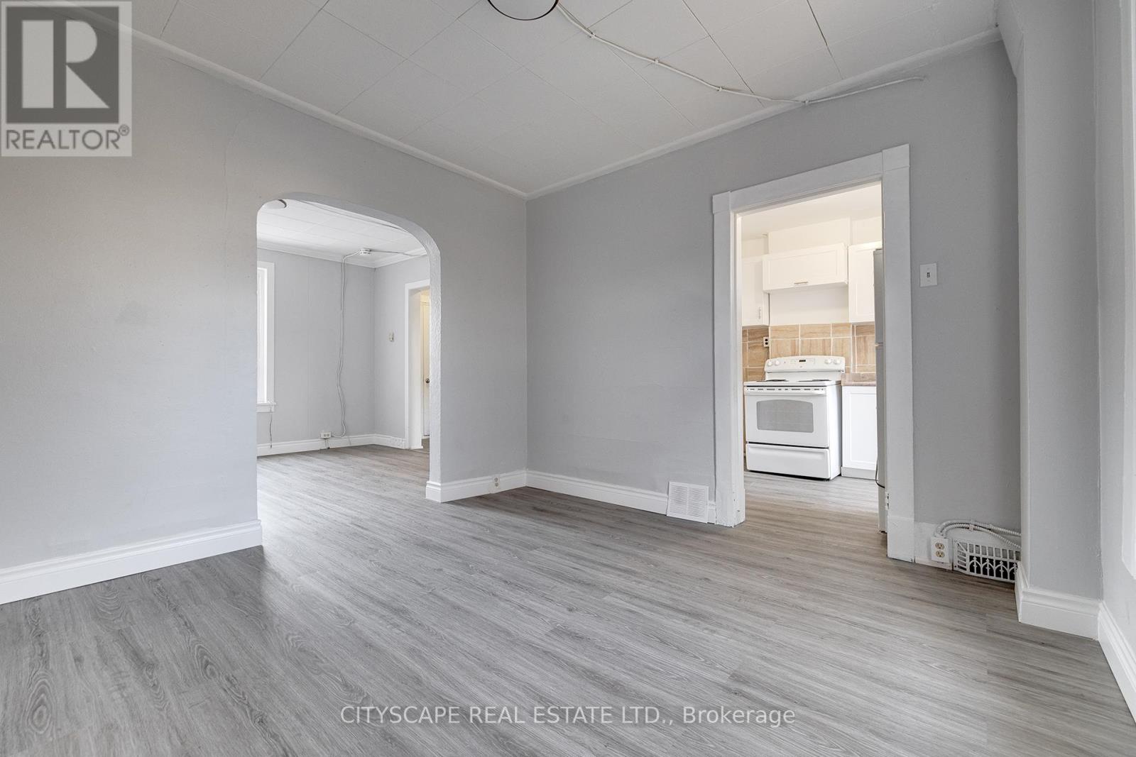 B - 61 Eby Street S, Kitchener, Ontario N2G 3K9 - Photo 9 - X12614616