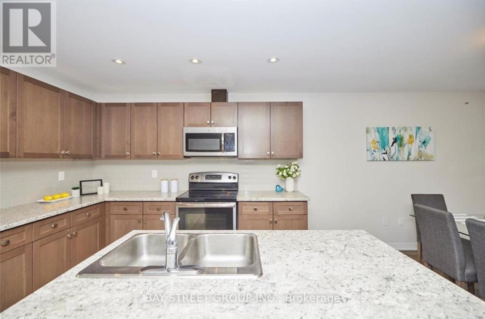 15 Kenmar Court, St. Catharines, Ontario L2P 0B2 - Photo 11 - X12614632