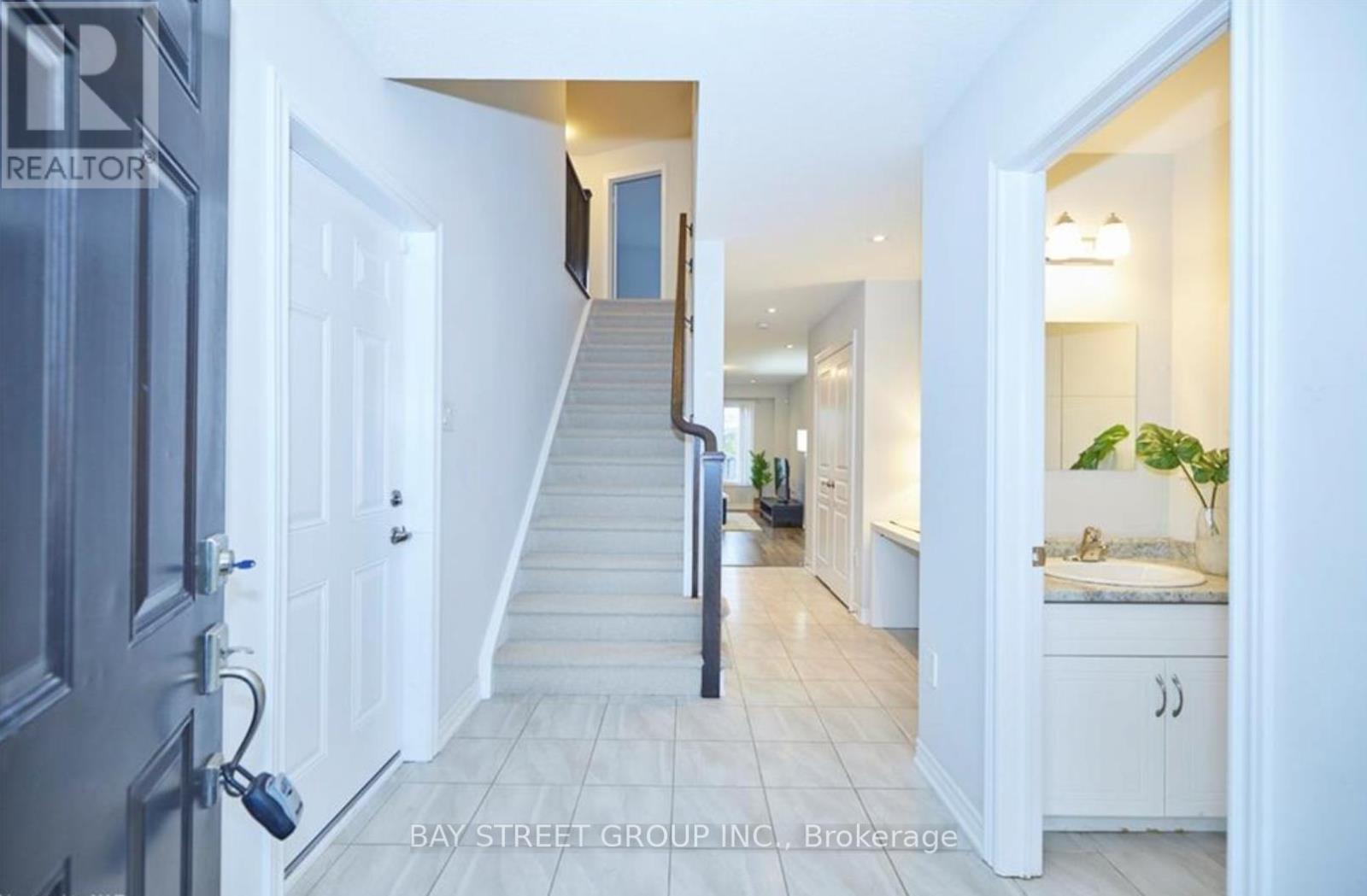 15 Kenmar Court, St. Catharines, Ontario L2P 0B2 - Photo 3 - X12614632