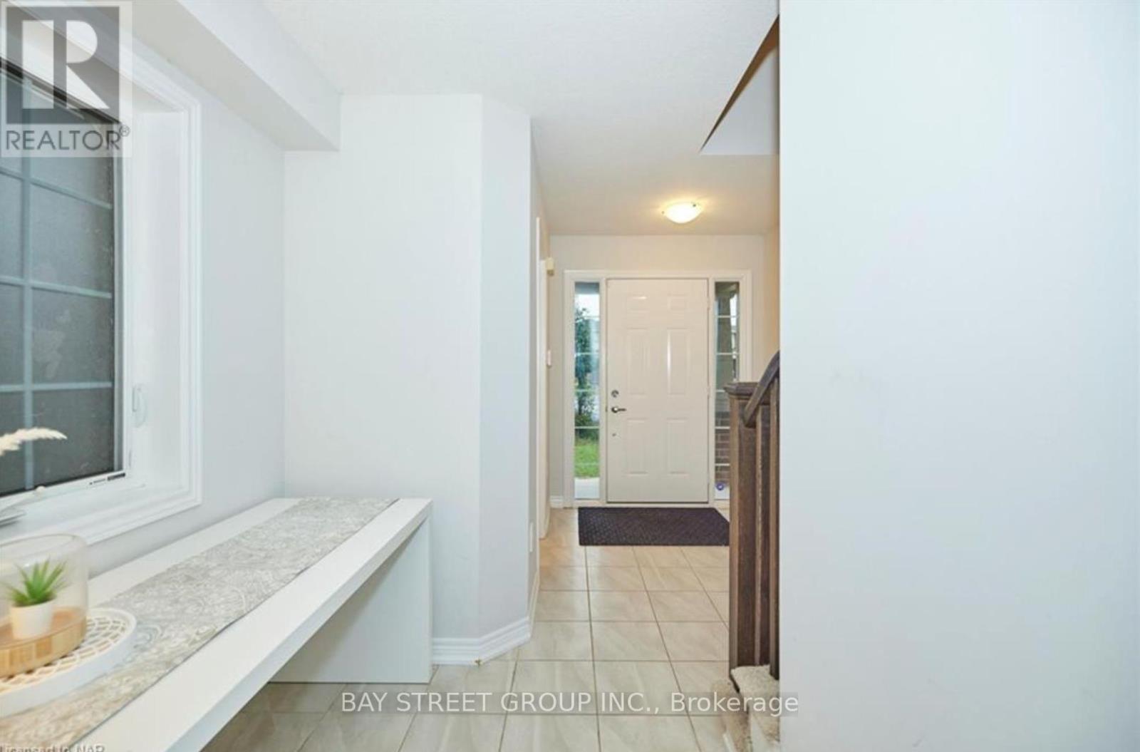 15 Kenmar Court, St. Catharines, Ontario L2P 0B2 - Photo 4 - X12614632