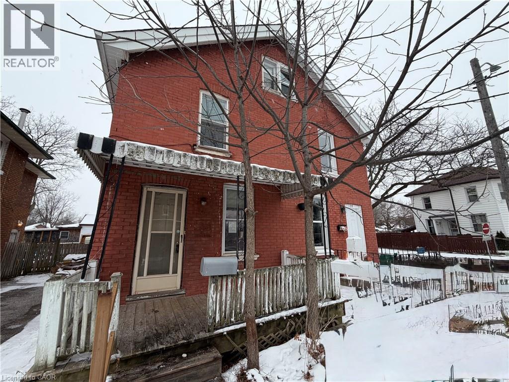 141 Superior Street, Brantford, Ontario N3S 2L4 - Photo 2 - 40793089
