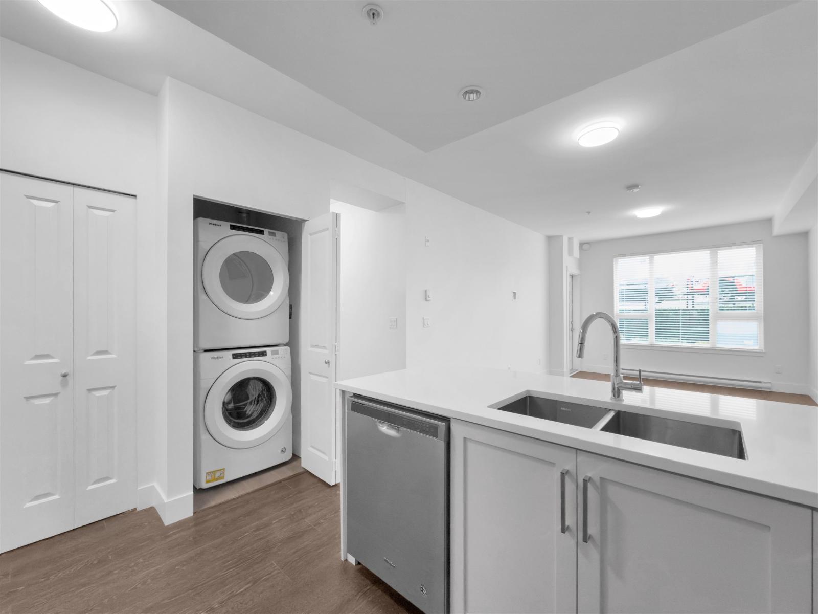 208 9983 E Barnston Drive, Surrey, British Columbia  V4N 6T3 - Photo 5 - R3072938