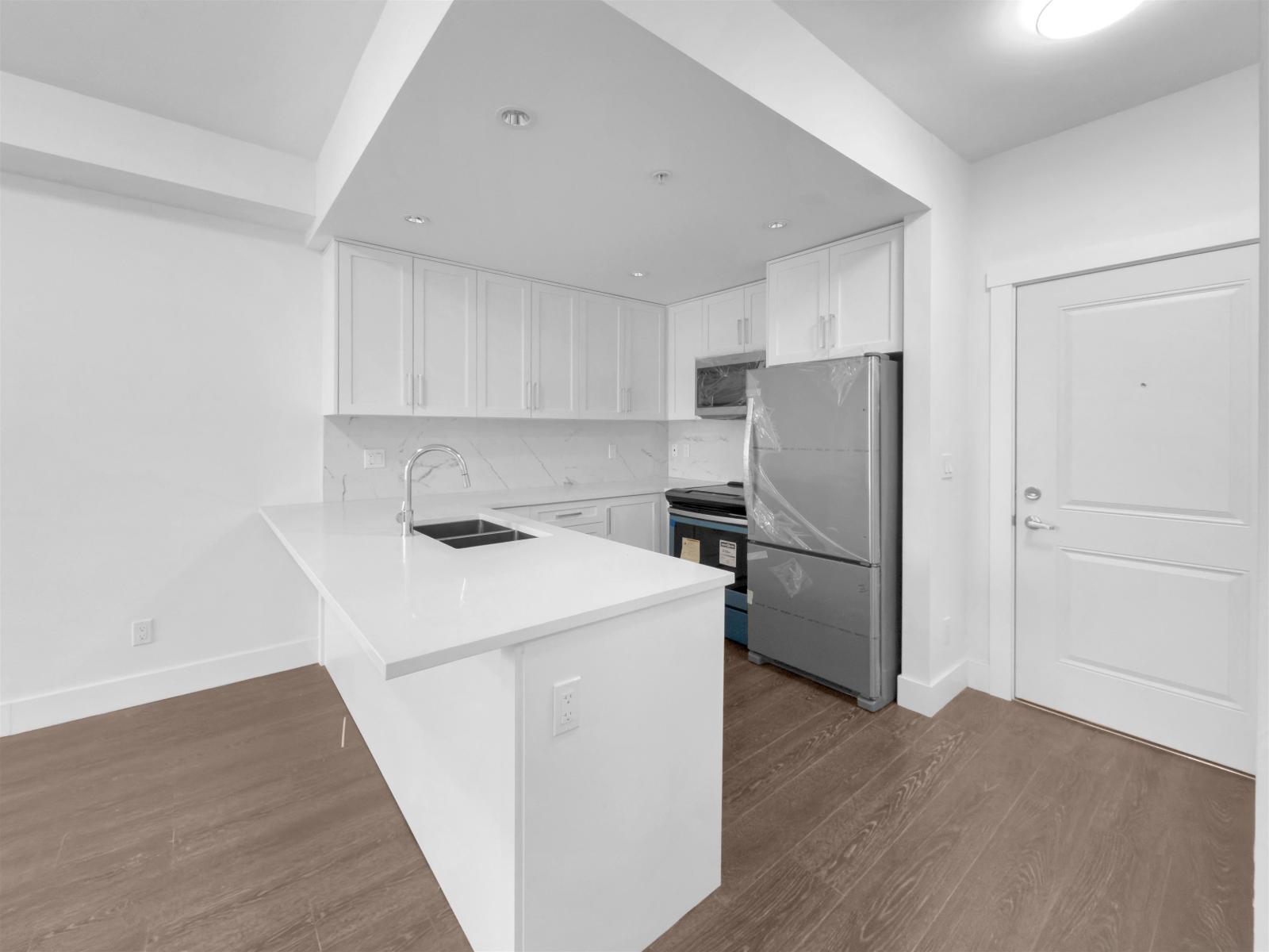 208 9983 E Barnston Drive, Surrey, British Columbia  V4N 6T3 - Photo 4 - R3072938