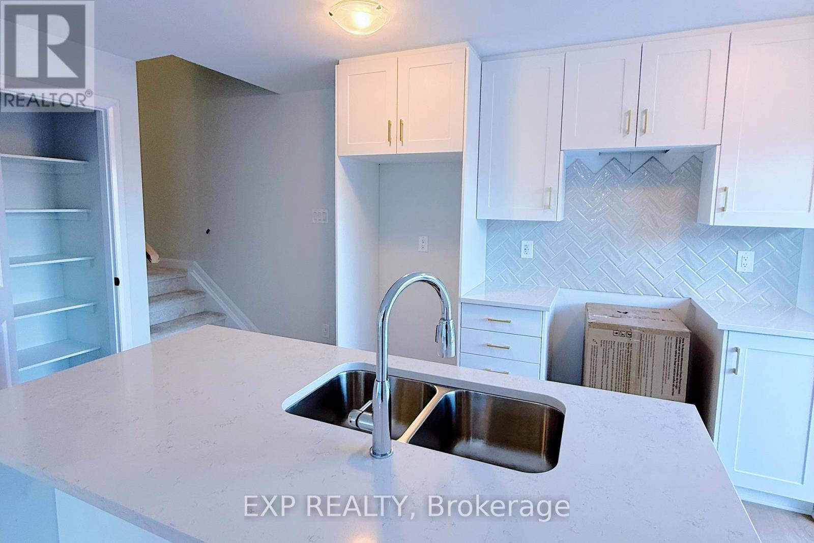 1235 Creekway Private, Ottawa, Ontario K2T 0S9 - Photo 5 - X12573978