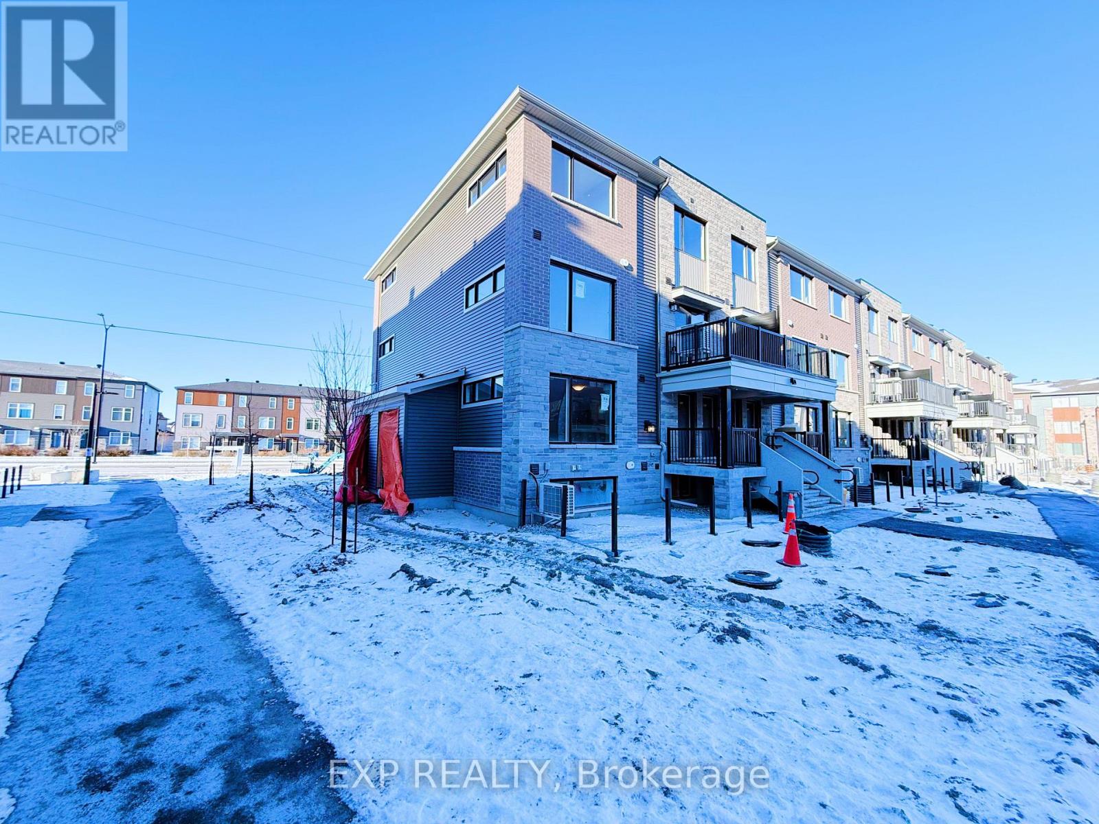 1235 Creekway Private, Ottawa, Ontario K2T 0S9 - Photo 2 - X12573978
