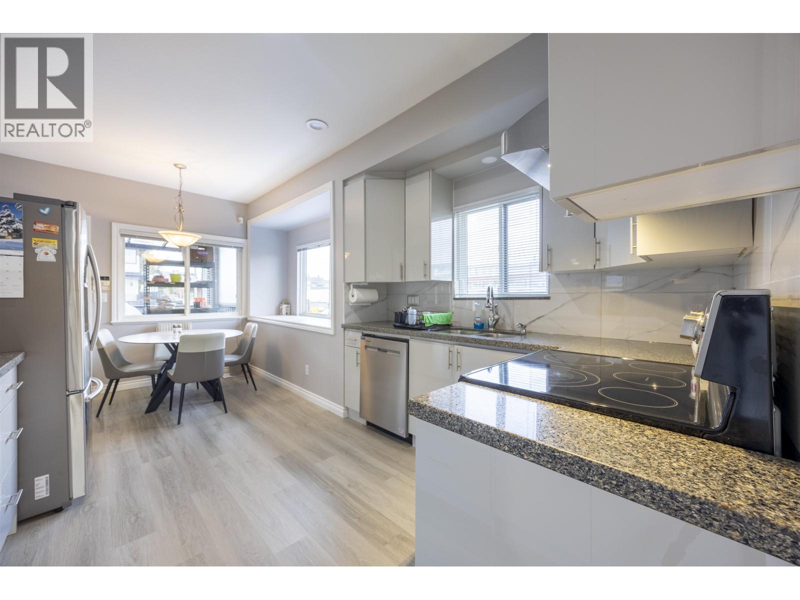 7877 15th Avenue, Burnaby, British Columbia  V3N 1W7 - Photo 11 - R3073104