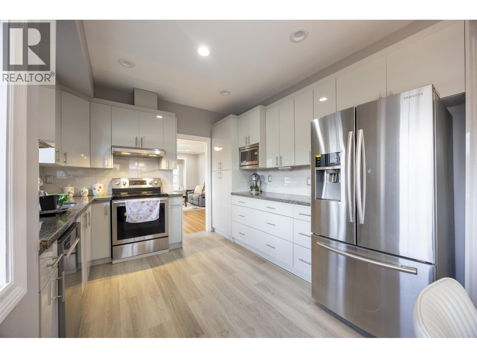 7877 15th Avenue, Burnaby, British Columbia  V3N 1W7 - Photo 12 - R3073104