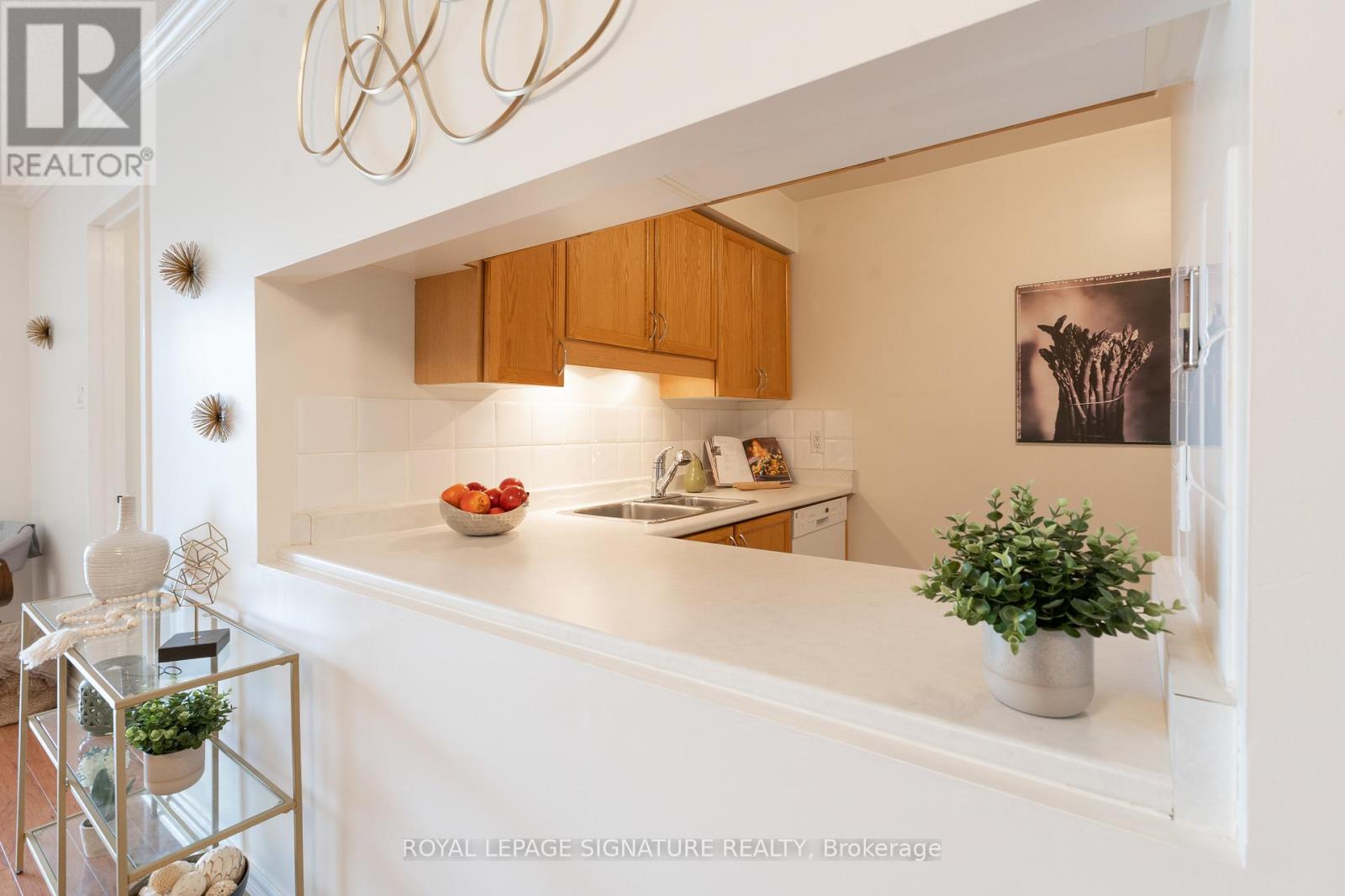 206 - 356 Mcrae Drive, Toronto, Ontario  M4G 4G4 - Photo 13 - C12444238