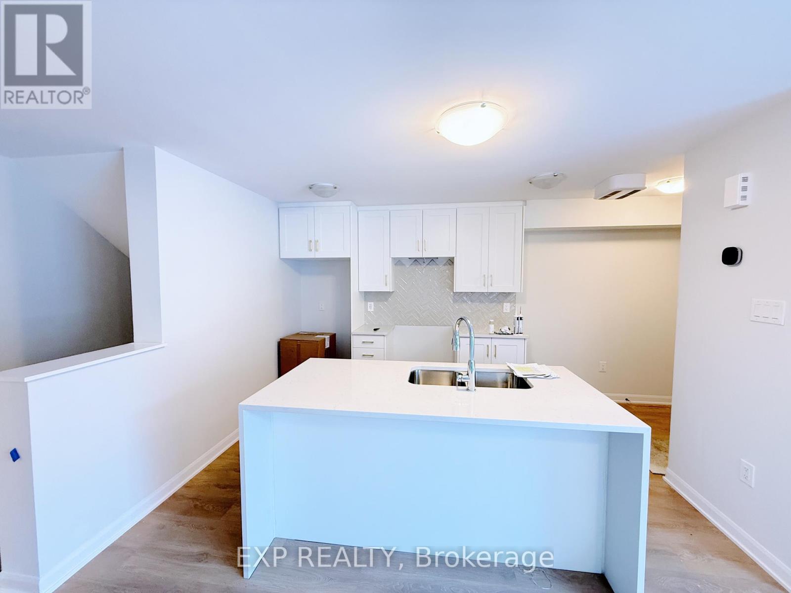 1233 Creekway Private, Ottawa, Ontario K2T 0S9 - Photo 5 - X12573976