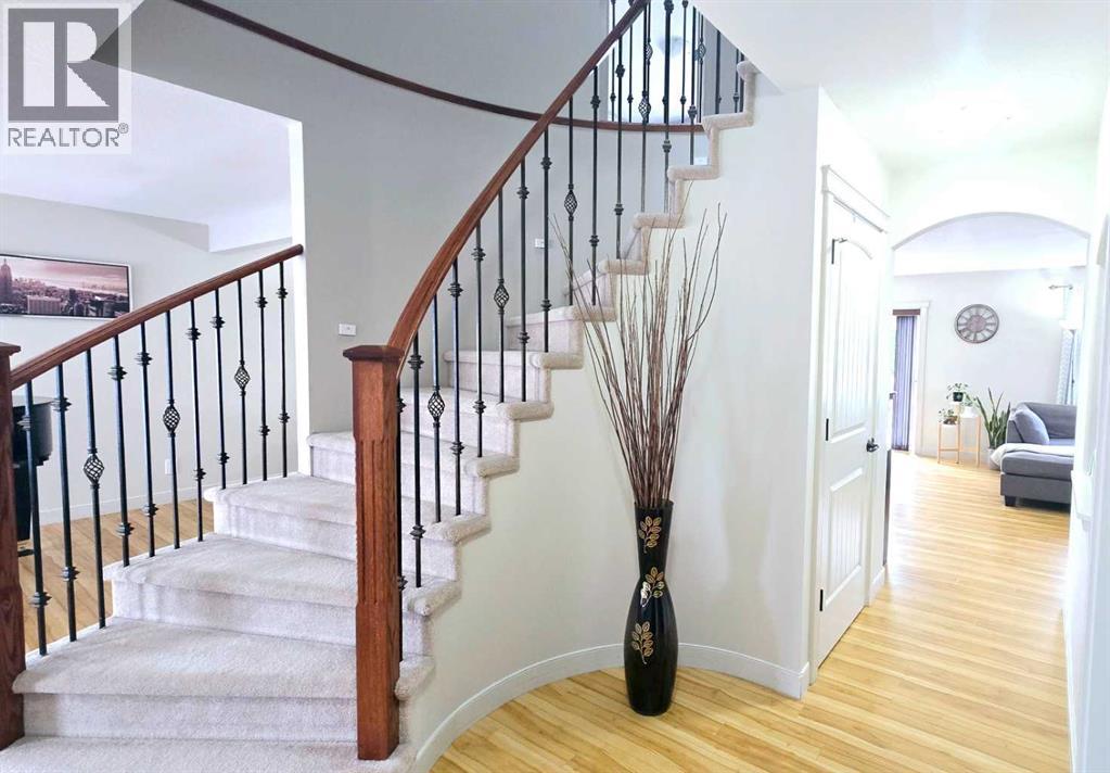 1156 Sherwood Boulevard Nw, Calgary, Alberta  T3R 1P3 - Photo 5 - A2236529