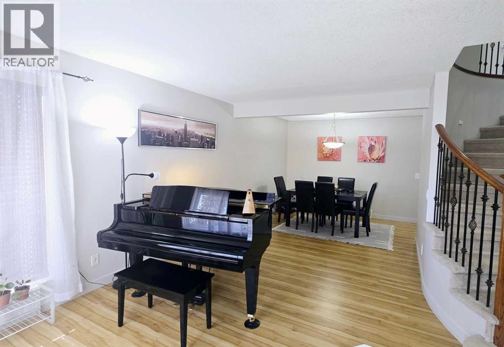 1156 Sherwood Boulevard Nw, Calgary, Alberta  T3R 1P3 - Photo 4 - A2236529