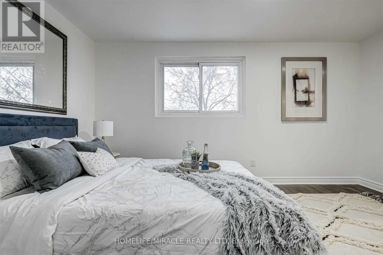 33 Mosque Crescent, Toronto, Ontario M9V 4J1 - Photo 11 - W12614658