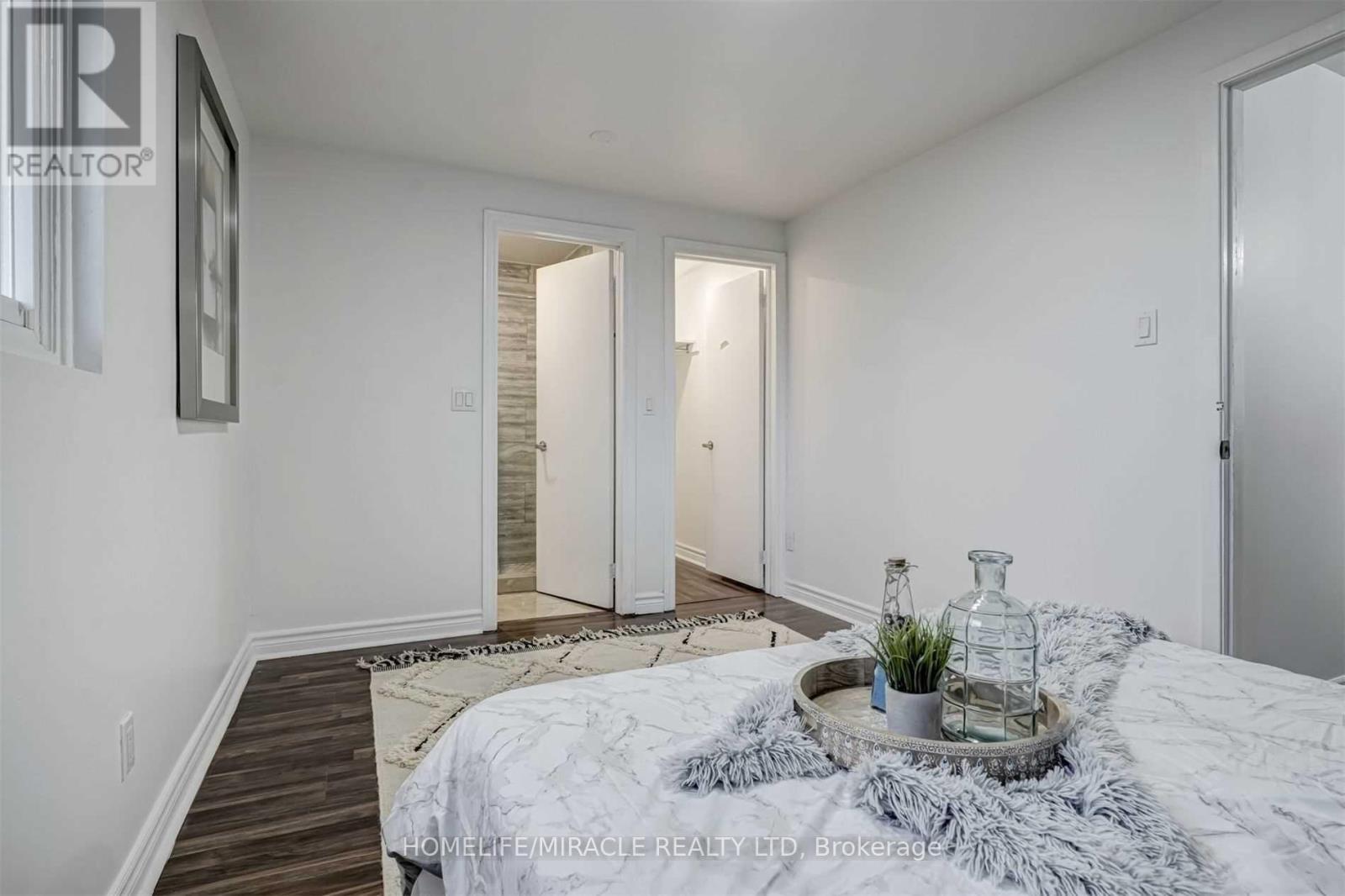 33 Mosque Crescent, Toronto, Ontario M9V 4J1 - Photo 12 - W12614658