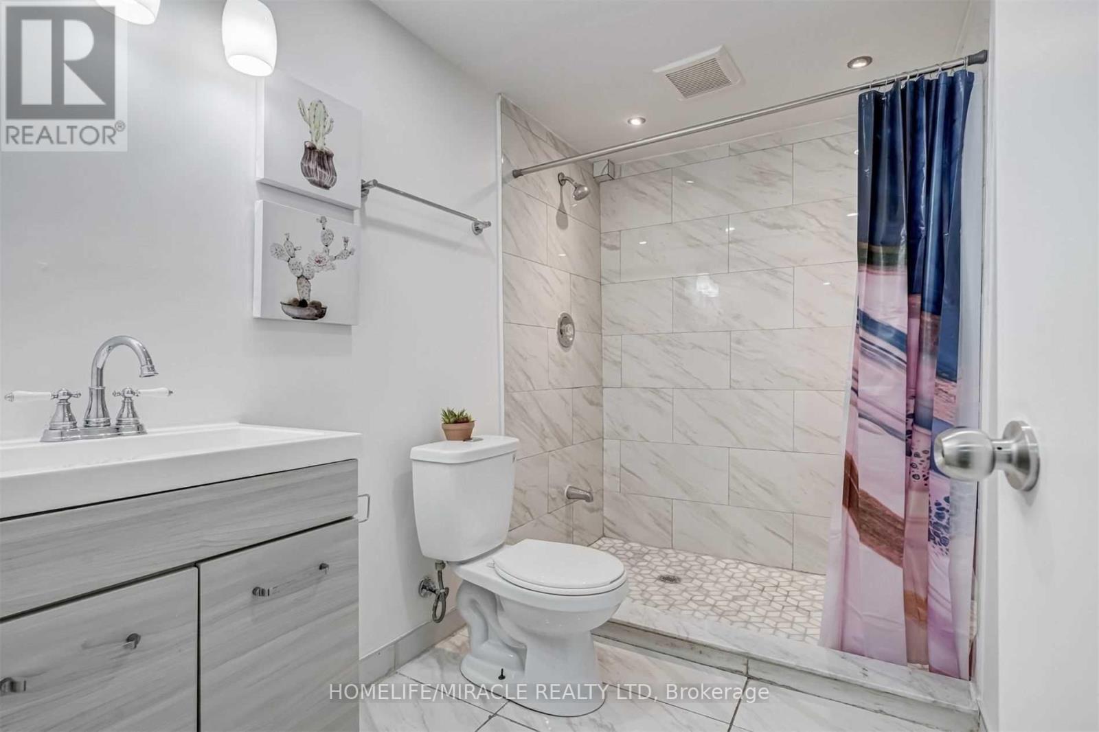 33 Mosque Crescent, Toronto, Ontario M9V 4J1 - Photo 20 - W12614658