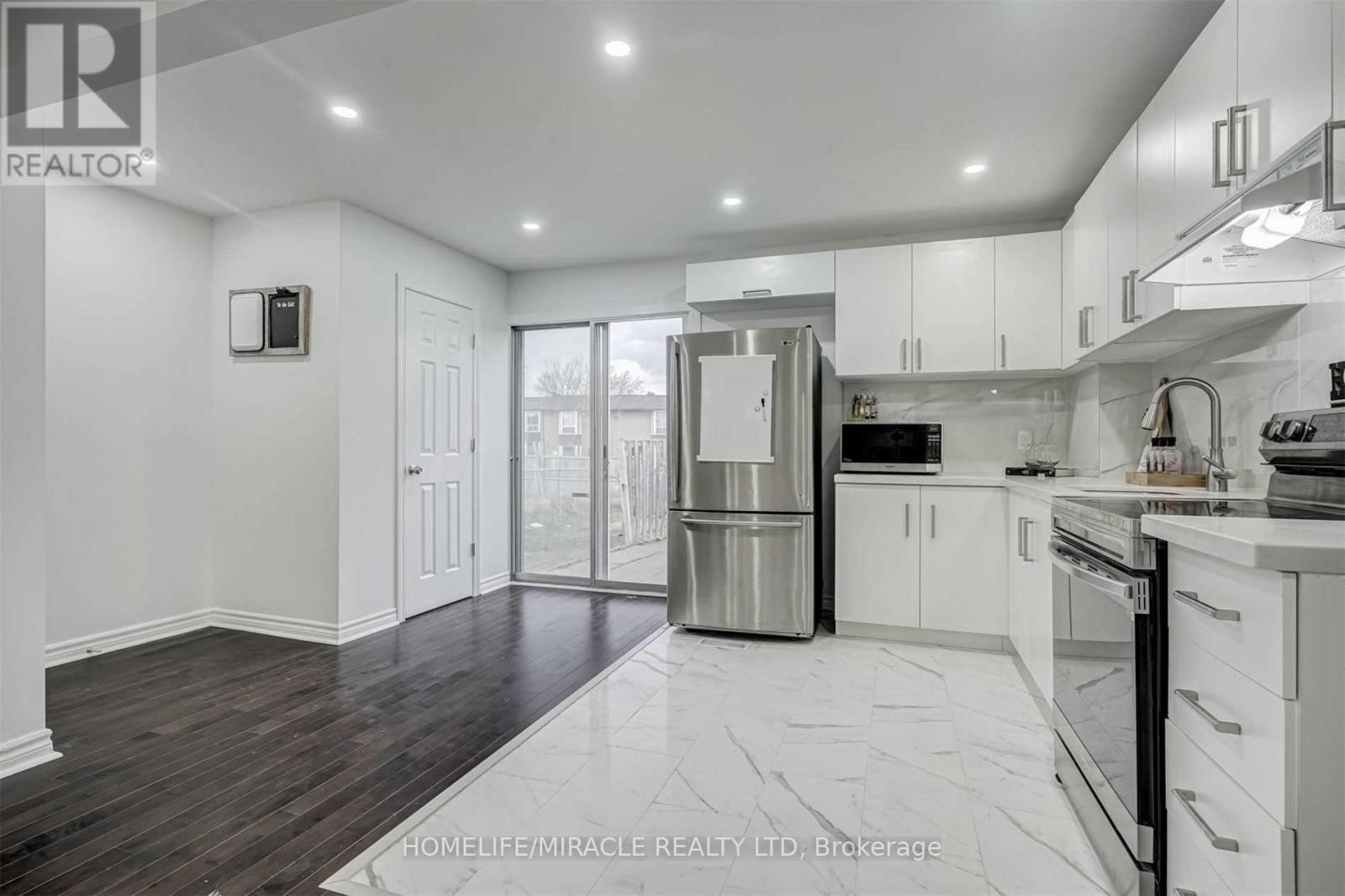 33 Mosque Crescent, Toronto, Ontario M9V 4J1 - Photo 6 - W12614658