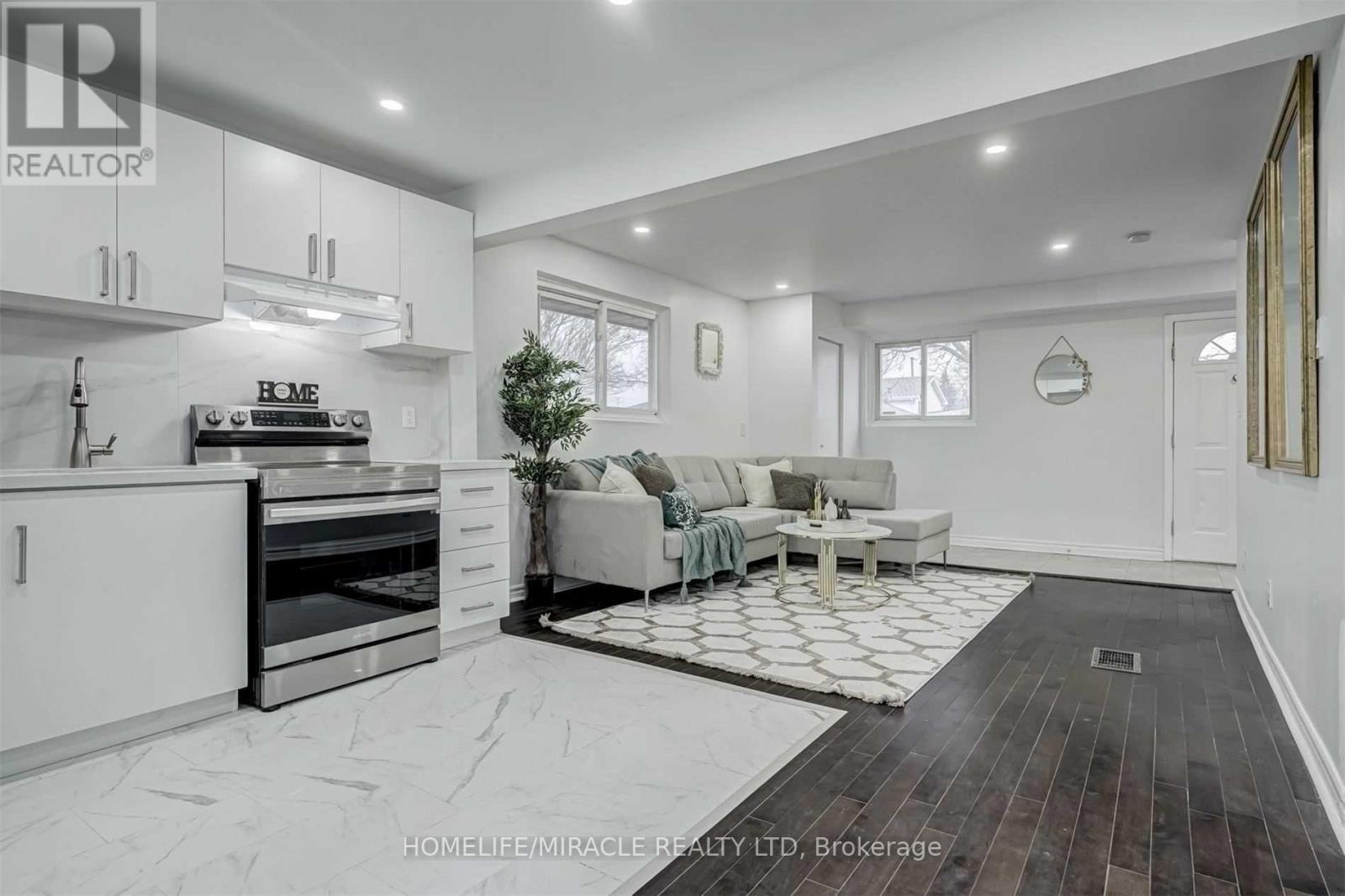 33 Mosque Crescent, Toronto, Ontario M9V 4J1 - Photo 9 - W12614658