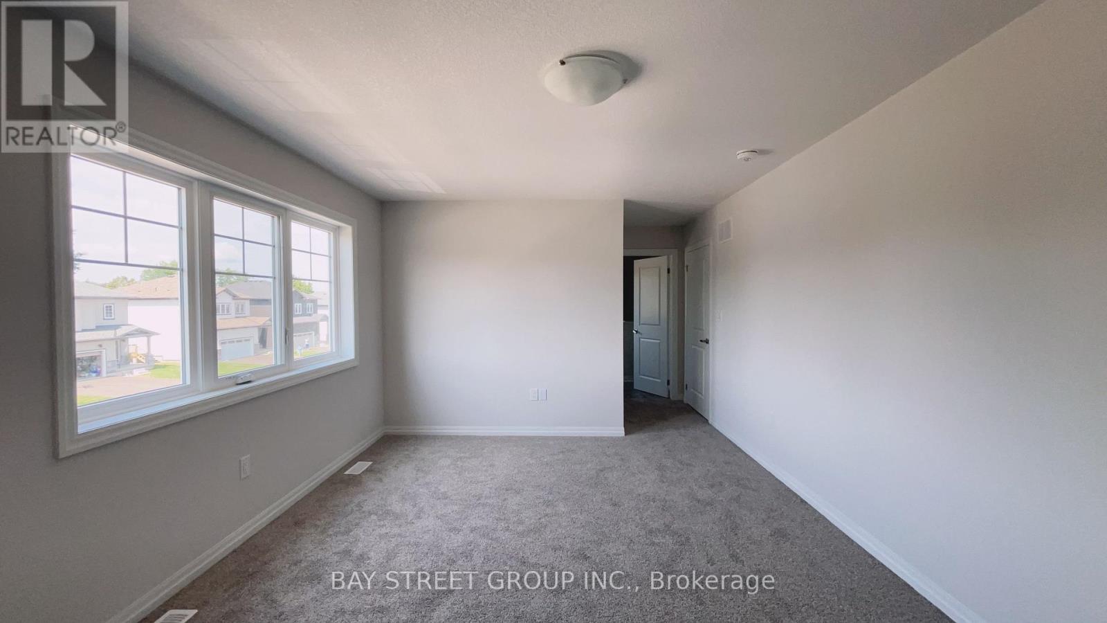 Upper - 75 Hillcrest Road, Port Colborne, Ontario L3K 6E4 - Photo 14 - X12614694