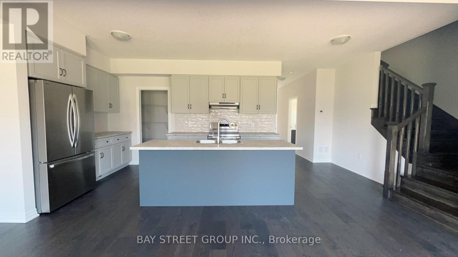 Upper - 75 Hillcrest Road, Port Colborne, Ontario L3K 6E4 - Photo 2 - X12614694