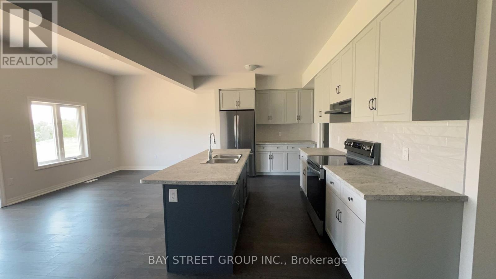 Upper - 75 Hillcrest Road, Port Colborne, Ontario L3K 6E4 - Photo 3 - X12614694