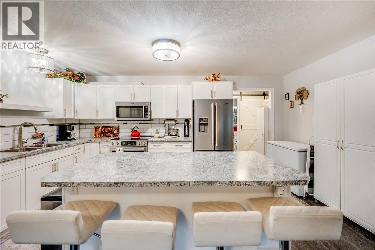 2301 10th Avenue, Castlegar, British Columbia  V1N 3A1 - Photo 30 - 10369620