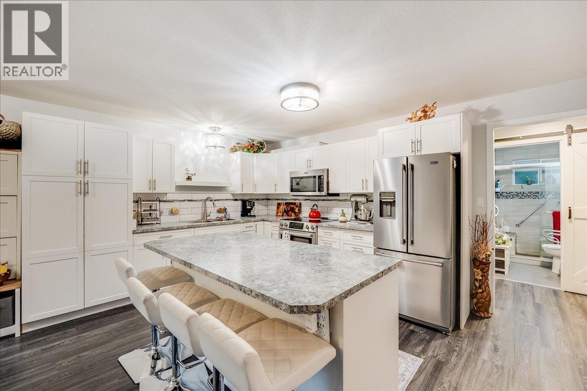 2301 10th Avenue, Castlegar, British Columbia  V1N 3A1 - Photo 26 - 10369620