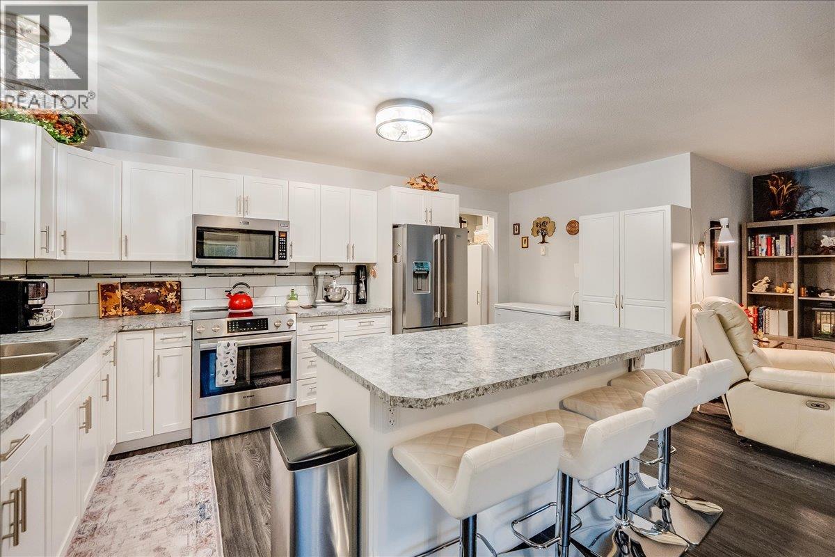 2301 10th Avenue, Castlegar, British Columbia  V1N 3A1 - Photo 35 - 10369620