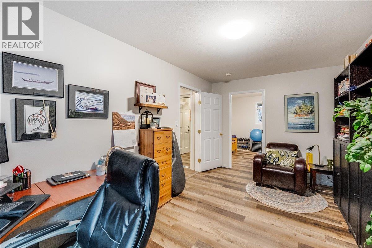 2301 10th Avenue, Castlegar, British Columbia  V1N 3A1 - Photo 47 - 10369620