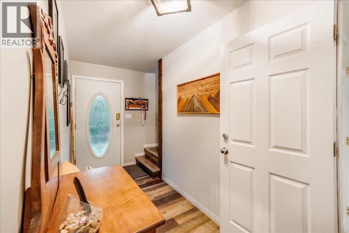 2301 10th Avenue, Castlegar, British Columbia  V1N 3A1 - Photo 43 - 10369620