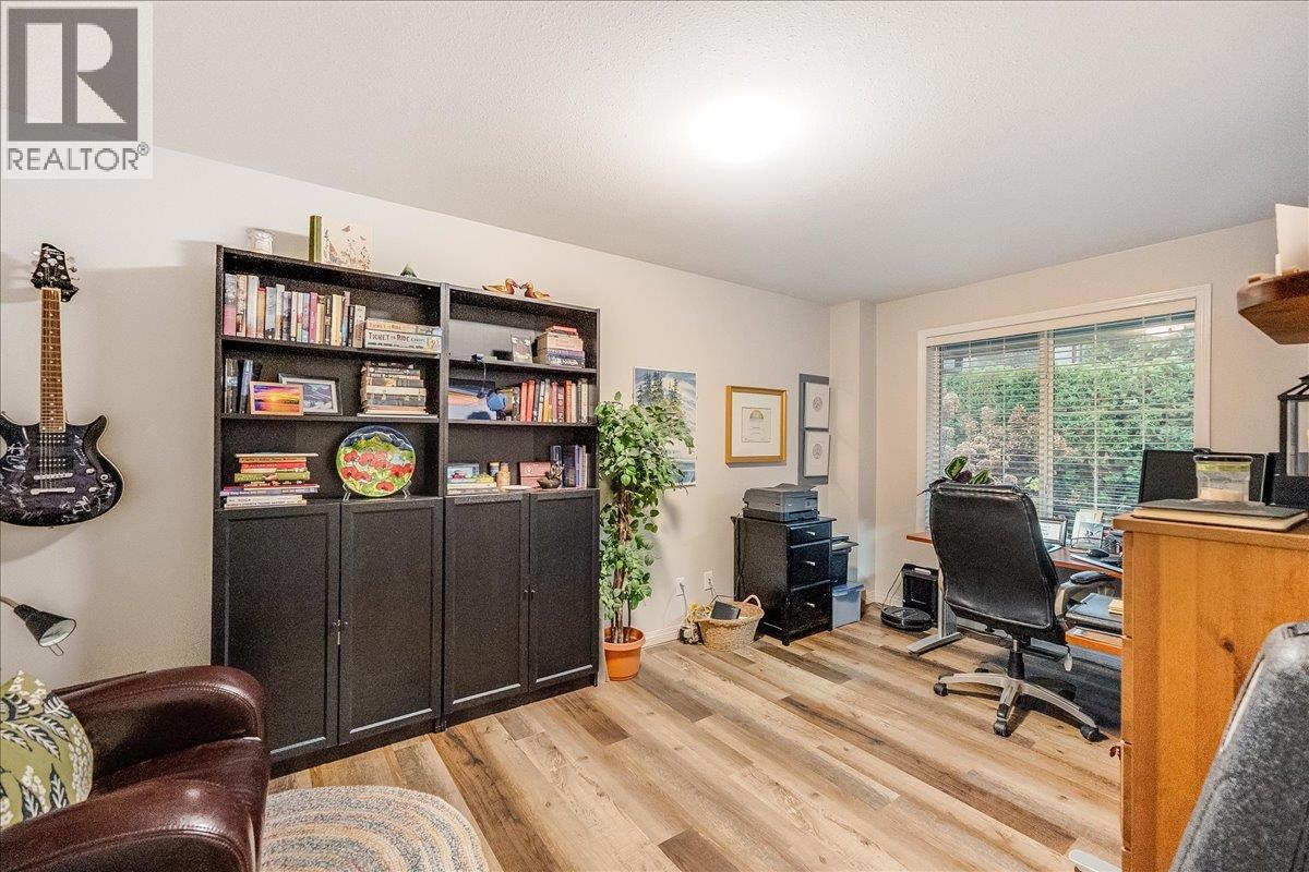 2301 10th Avenue, Castlegar, British Columbia  V1N 3A1 - Photo 46 - 10369620